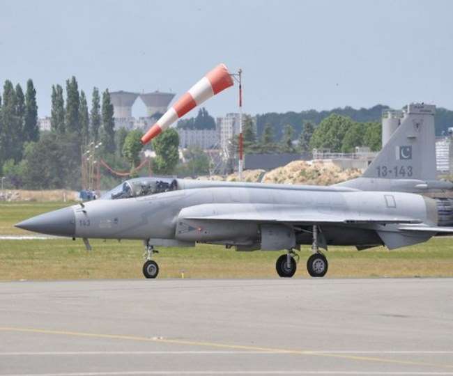 pakistan-all-weather-multi-role-fighter-jf17-turns